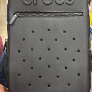 C. Mochila Clásica Crocs para Laptop