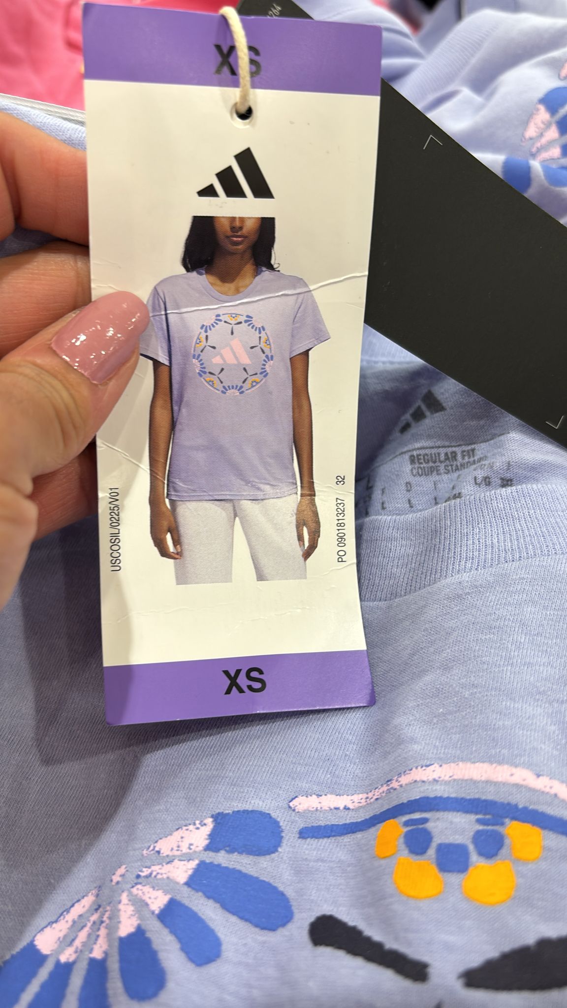 C. Playera Deportiva con Estampado Floral adidas para Mujer - Imagen 5