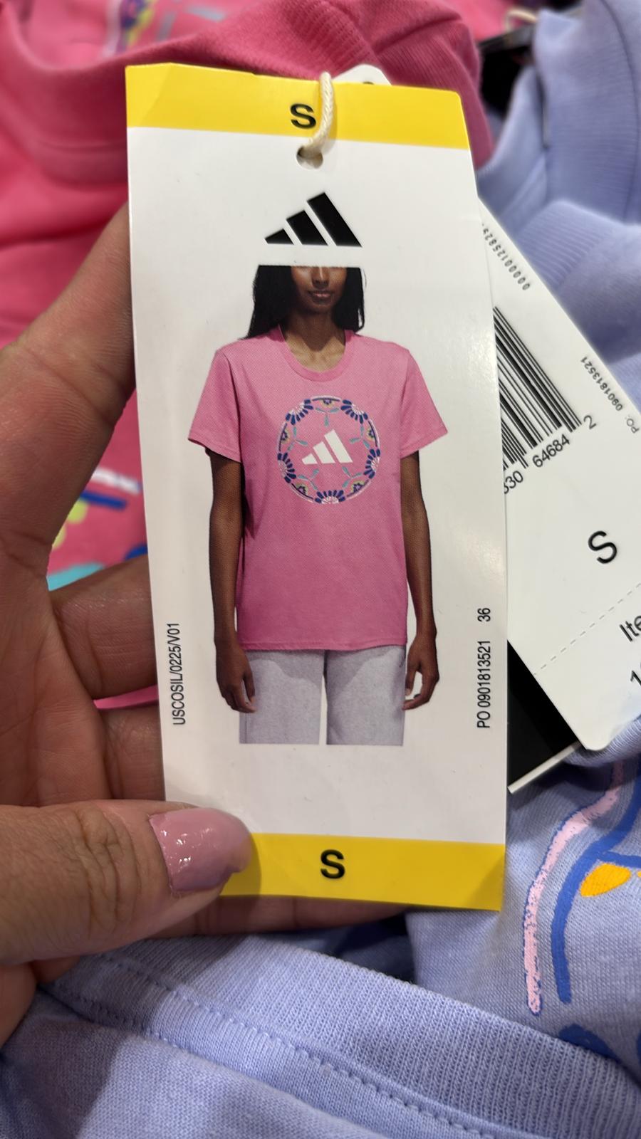 C. Playera Deportiva con Estampado Floral adidas para Mujer - Imagen 4