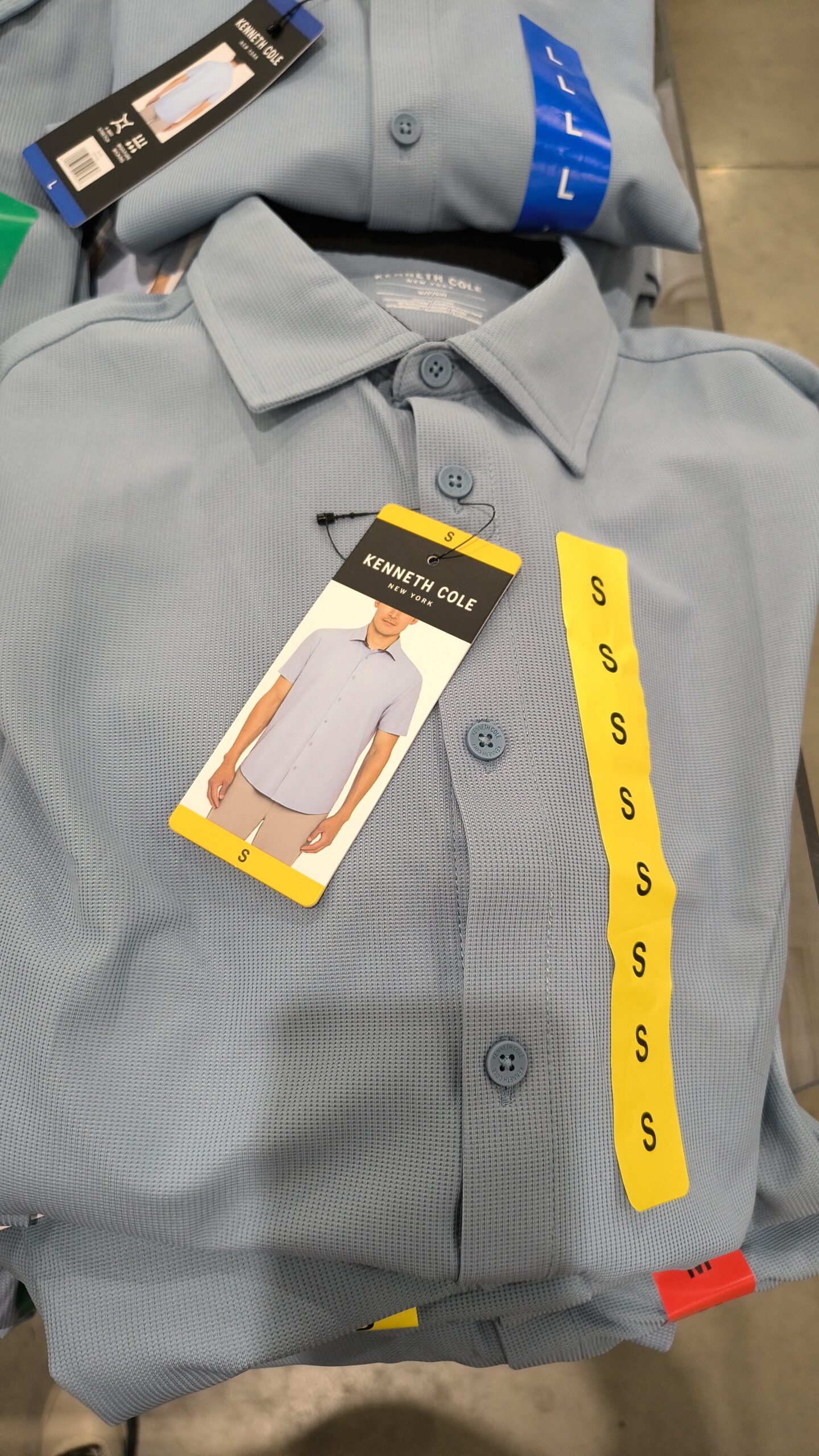 C. Camisa de Manga Corta Ultra Elástica Kenneth Cole para Hombre - Imagen 4
