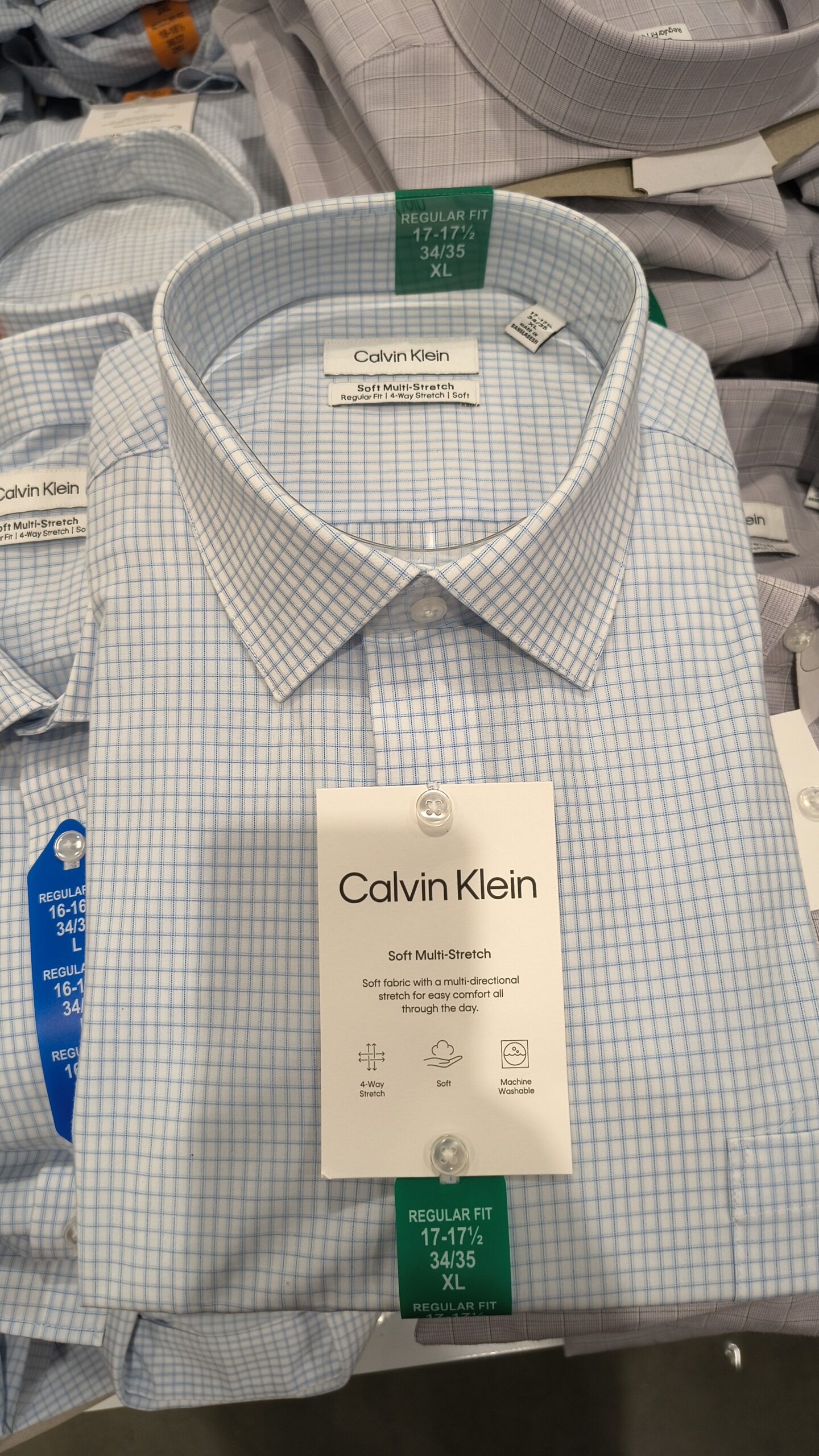 C. Camisa de Vestir Ultra Ligera y Elástica Calvin Klein para Hombre - Imagen 4