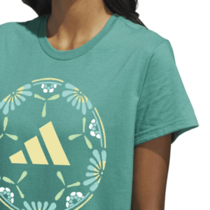 C. Playera Deportiva con Estampado Floral adidas para Mujer